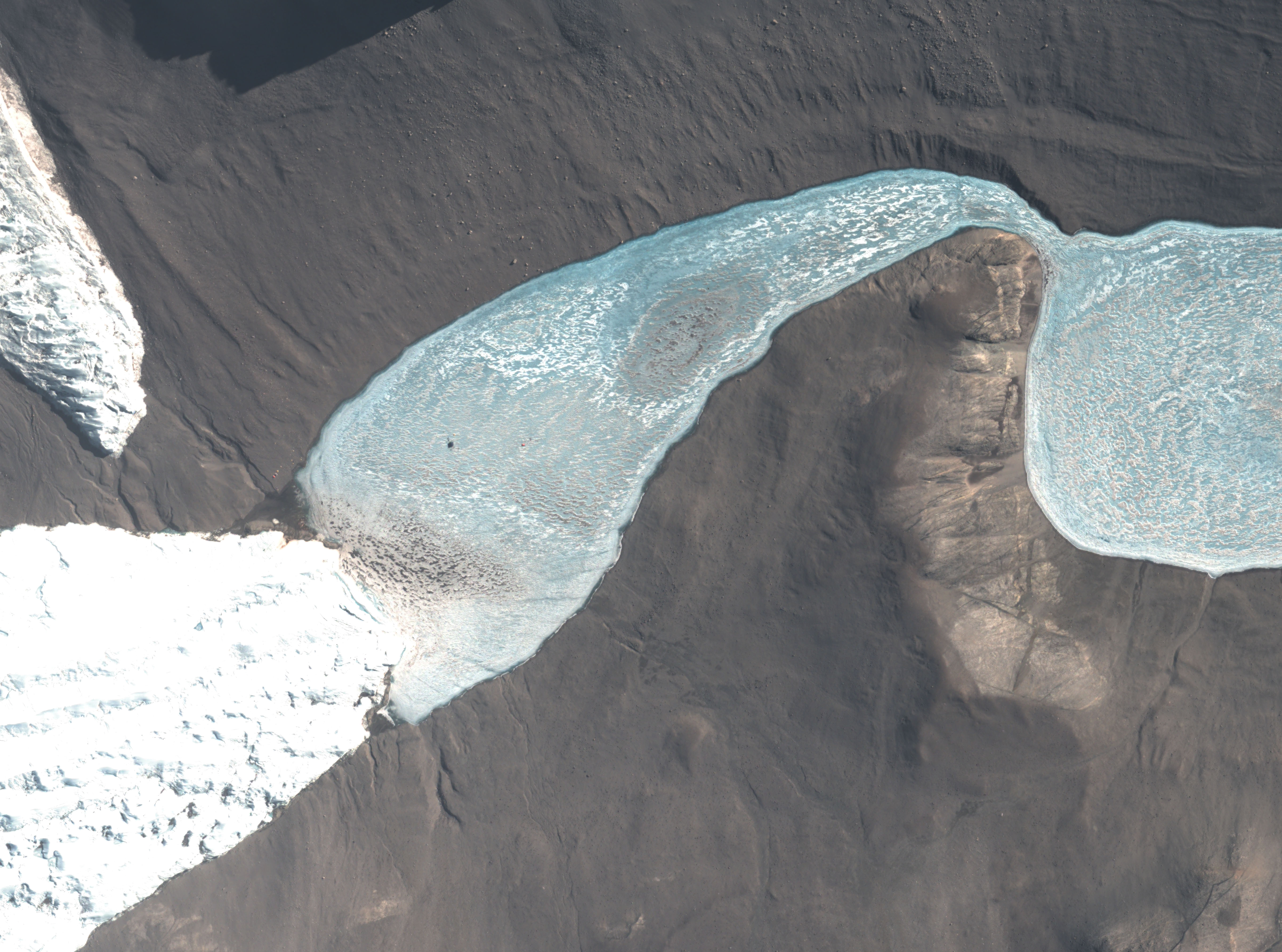 Lake Bonney
      Satellite Photo Close-Up