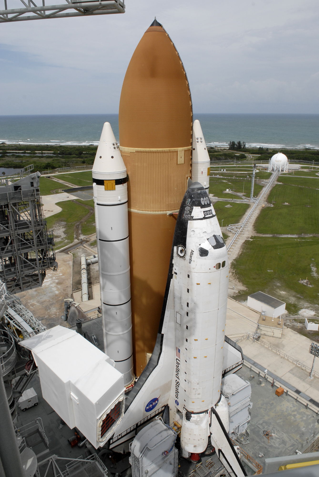 Space Shuttle
          Atlantis photo