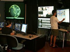 Impact of Display-rich Environments for Enhancing Task Parallelism and Group Awareness in Advanced Collaborative Environments