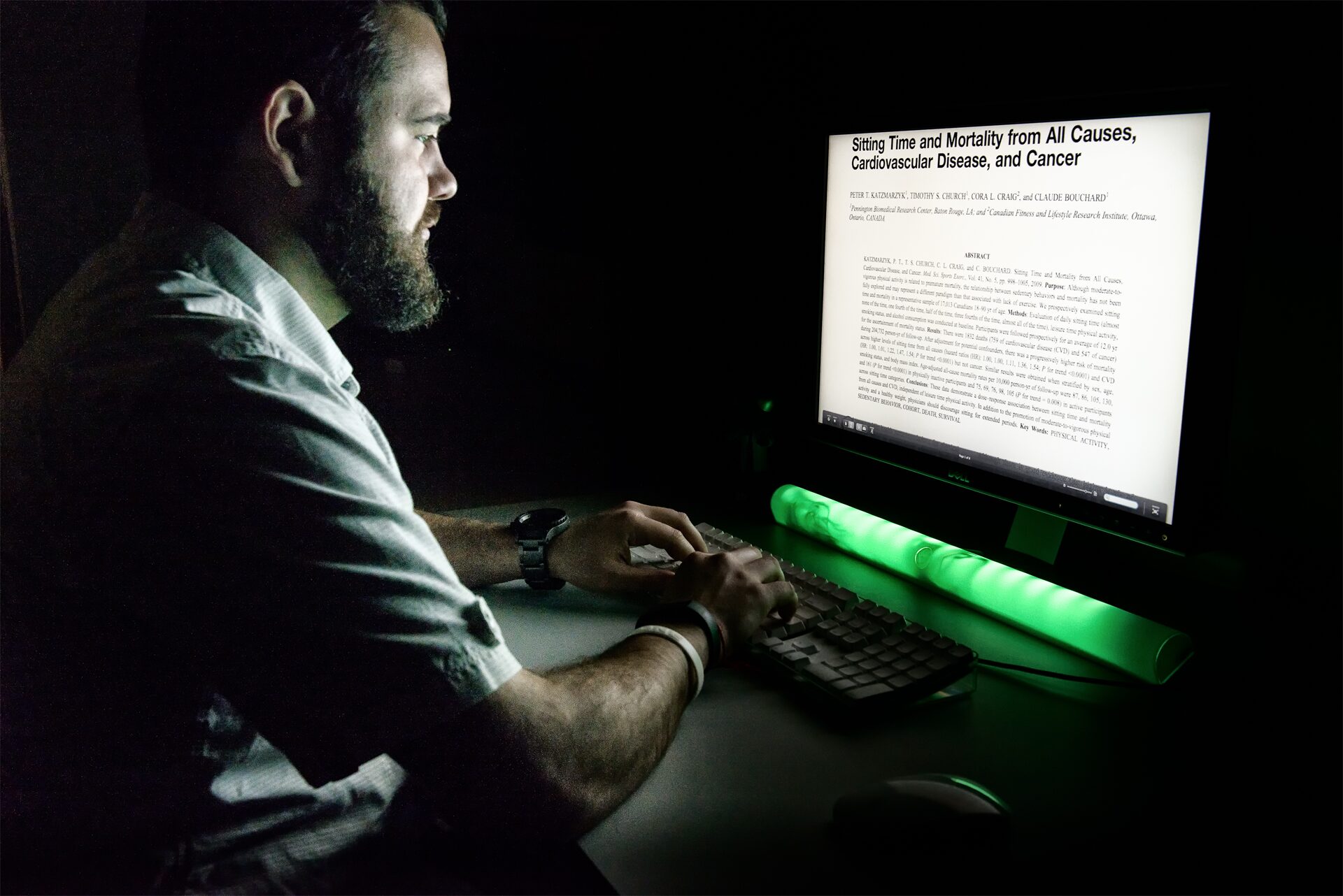 The HealthBar: A Persuasive Ambient Display to improve the office worker’s well being