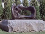 Henry Moore, Reclining Mother and Child