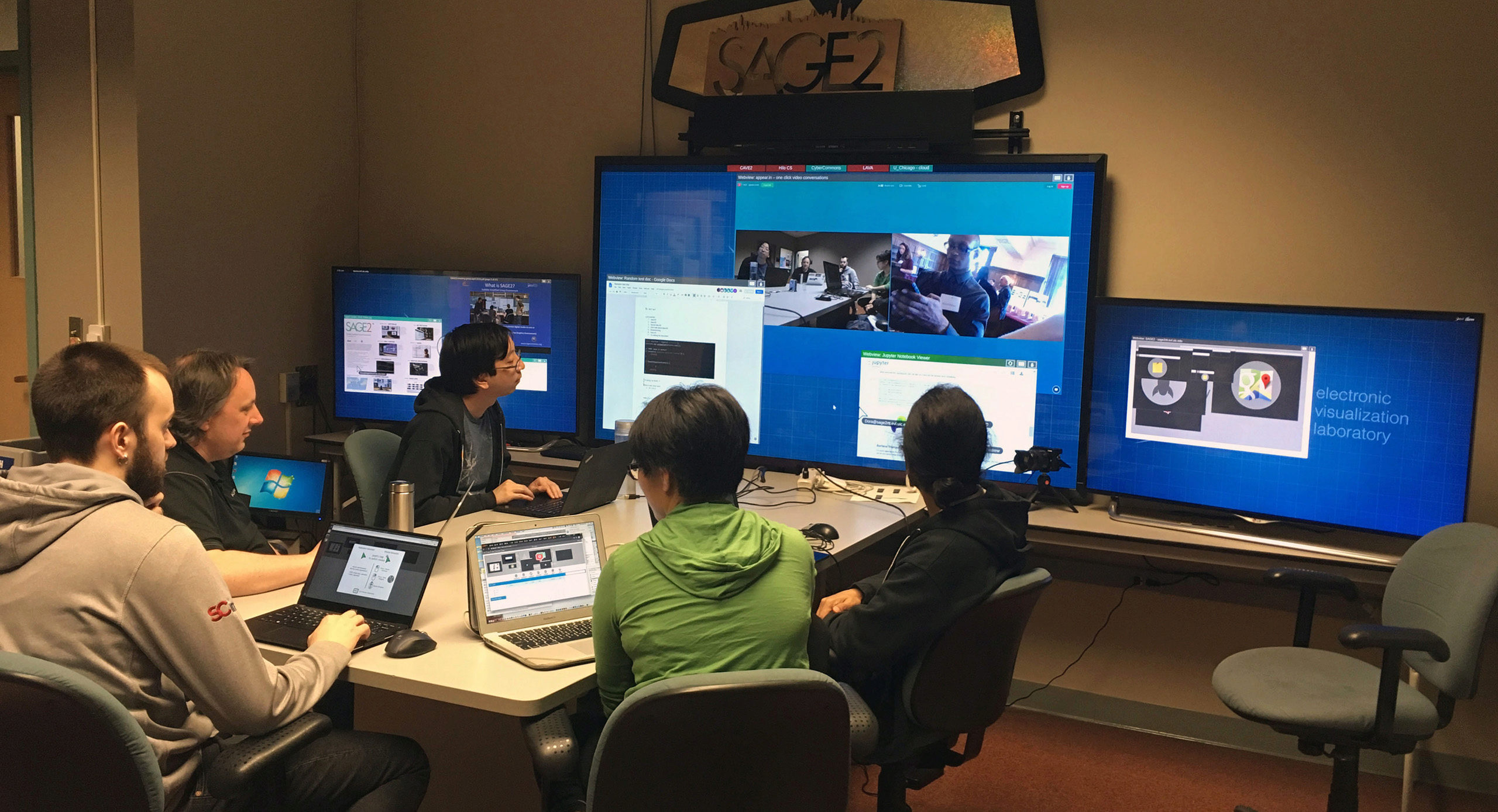 The SAGE2 team at UIC/EVL remotely collaborated with the University of Chicago’s Research Computing Center during its fourth annual research computing symposium and exposition, Mind Bytes.